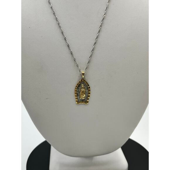 N 925 Sterling Silver Vermeil Our Lady of Guadalupe Pendant and Singapore chain. - Picture 10 of 10